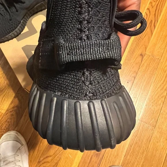 BRAND NEW YEEZY 350 V2 ADIDAS NWT - Picture 8 of 12